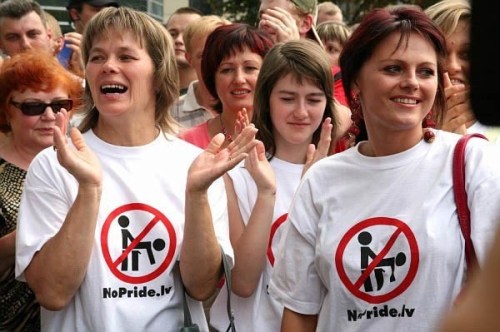 Antigayprotesters-wockner3-thumb